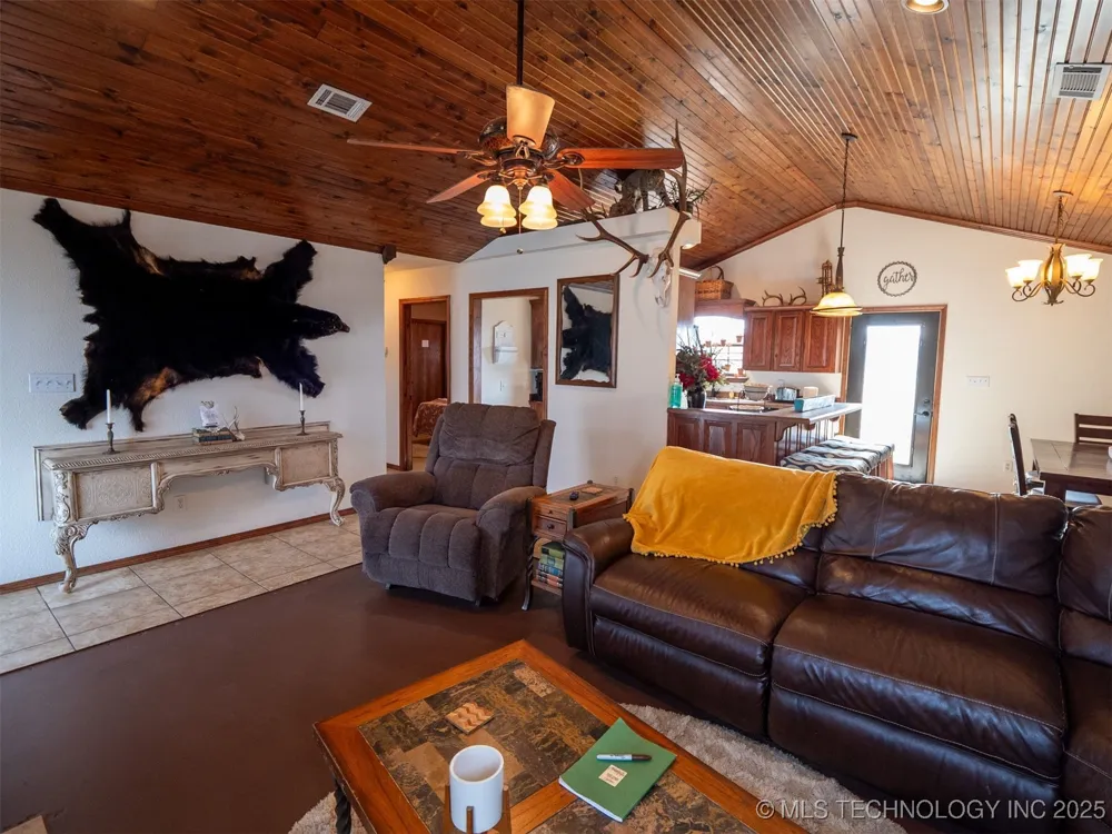 8446 E Greasy Bend Road Stringtown, OK 74569