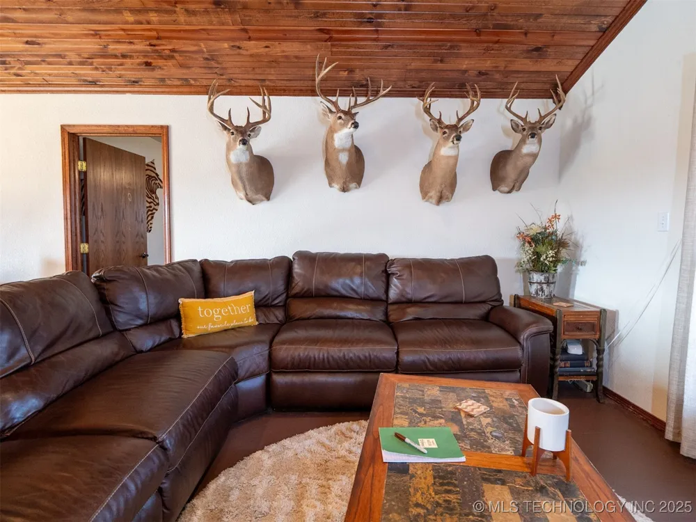 8446 E Greasy Bend Road Stringtown, OK 74569