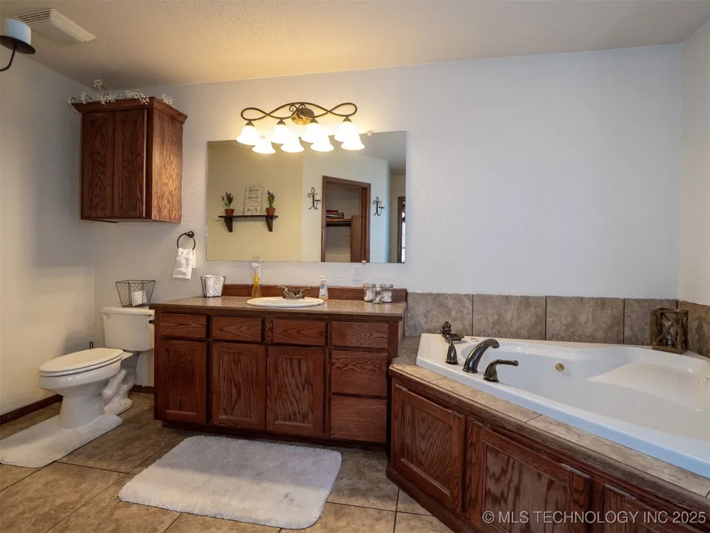 8446 E Greasy Bend Road Stringtown, OK 74569