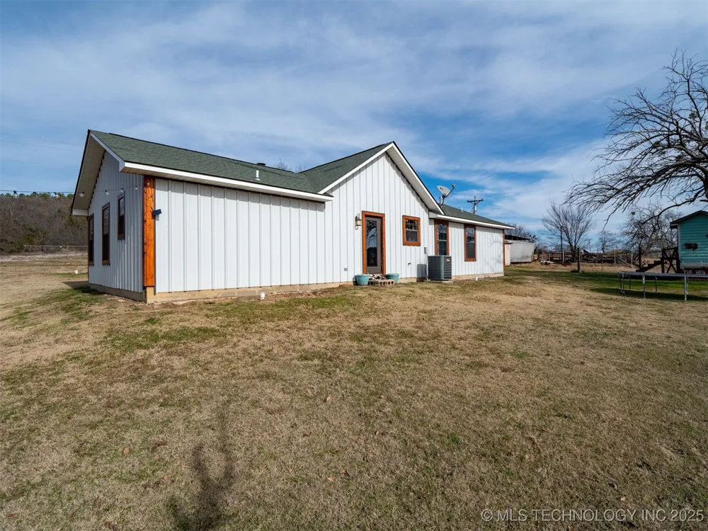 8446 E Greasy Bend Road Stringtown, OK 74569