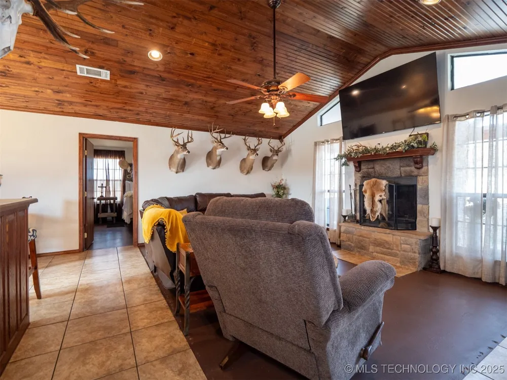8446 E Greasy Bend Road Stringtown, OK 74569