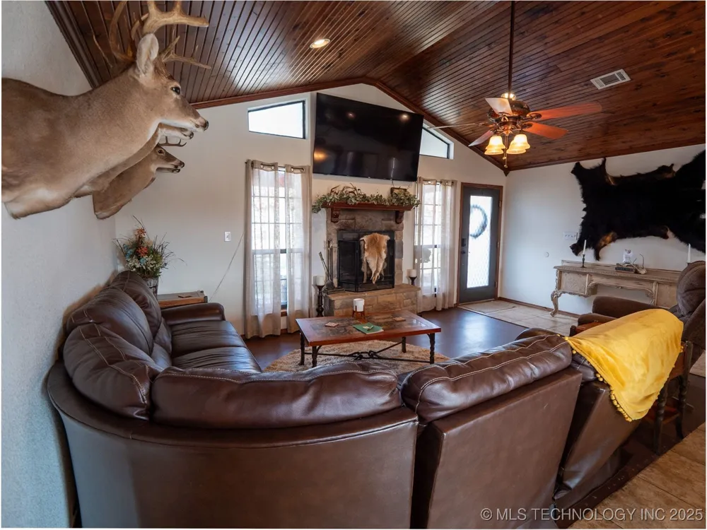 8446 E Greasy Bend Road Stringtown, OK 74569