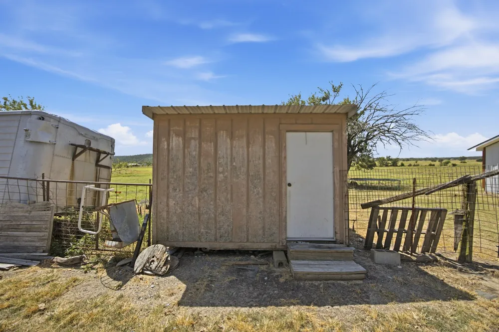 8446 E Greasy Bend Road Stringtown, OK 74569