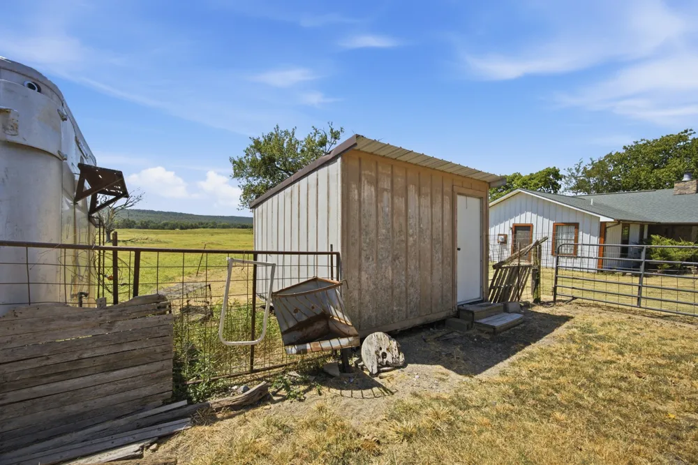 8446 E Greasy Bend Road Stringtown, OK 74569