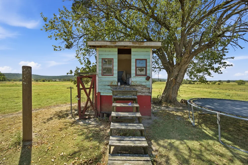 8446 E Greasy Bend Road Stringtown, OK 74569