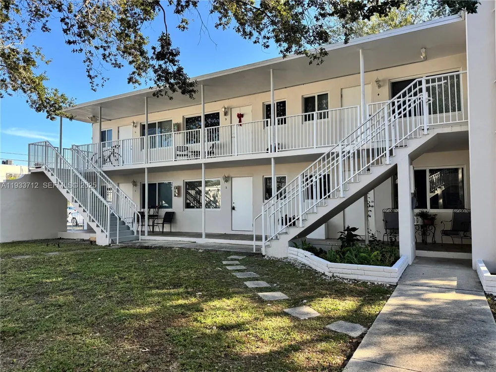 251 Hibiscus Dr #4 Miami Springs, FL 33166