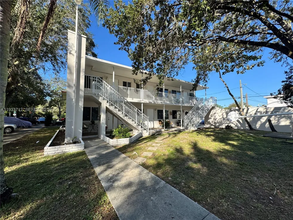 251 Hibiscus Dr #4 Miami Springs, FL 33166