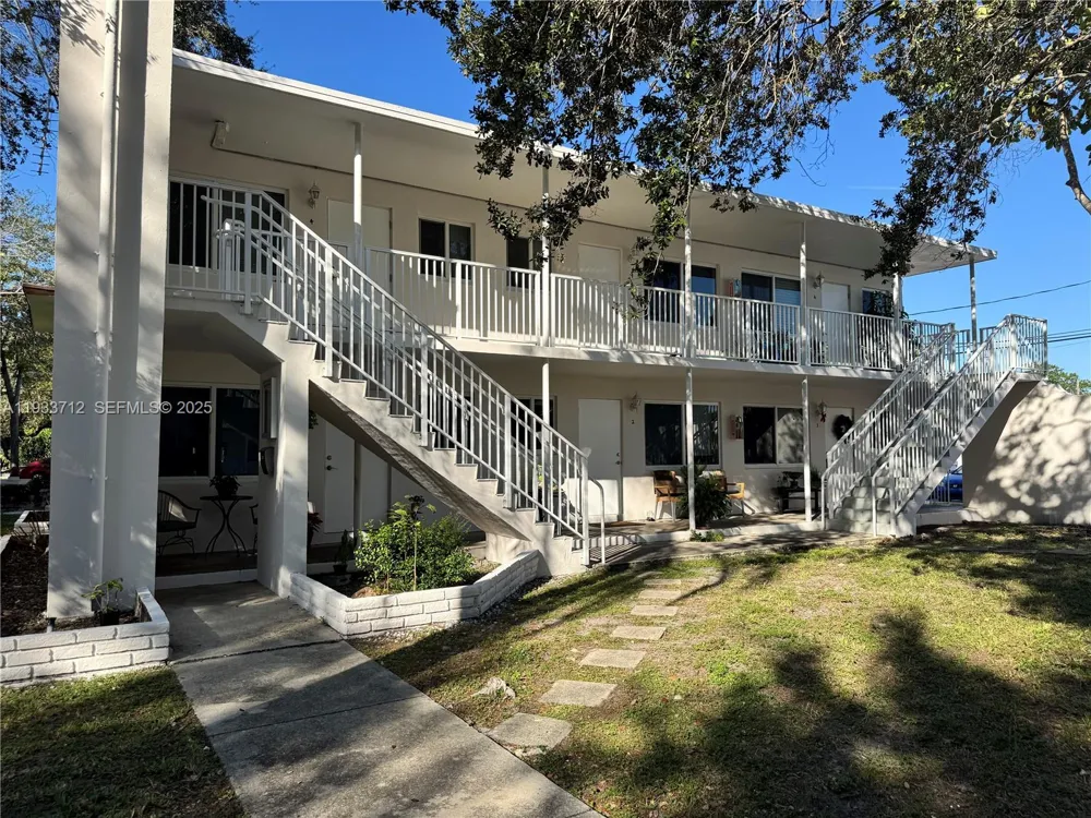 251 Hibiscus Dr #4 Miami Springs, FL 33166