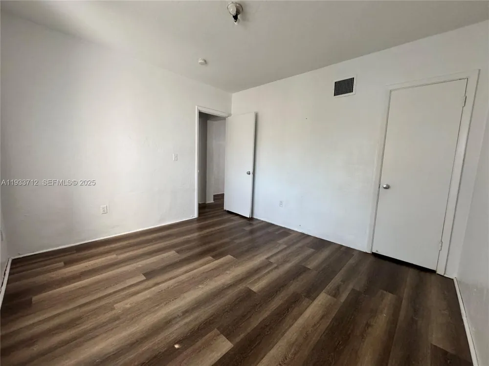 251 Hibiscus Dr #4 Miami Springs, FL 33166