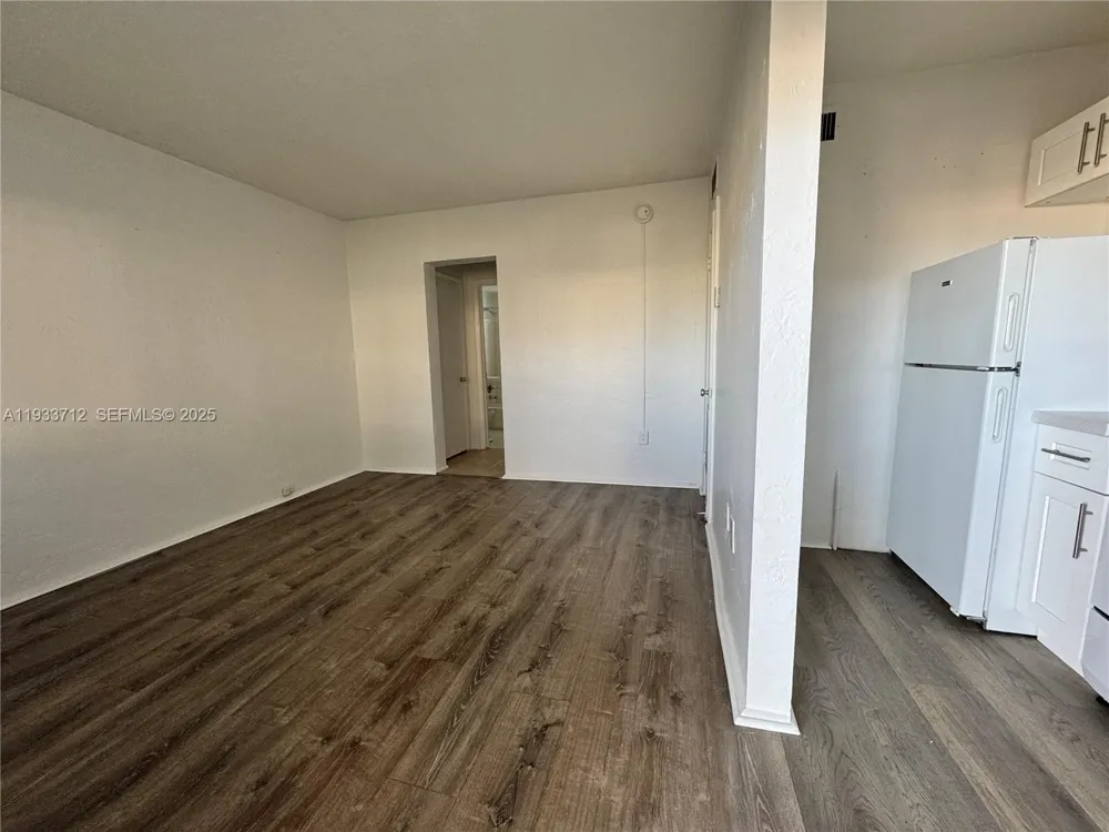 251 Hibiscus Dr #4 Miami Springs, FL 33166
