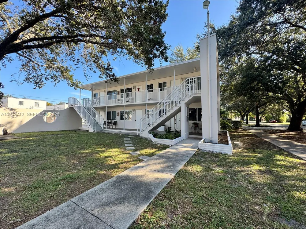 251 Hibiscus Dr #4 Miami Springs, FL 33166