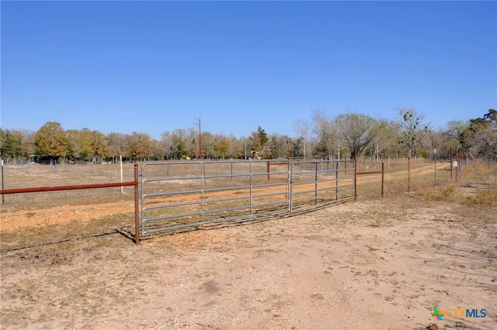 Fm 2762 Flatonia, TX 78941