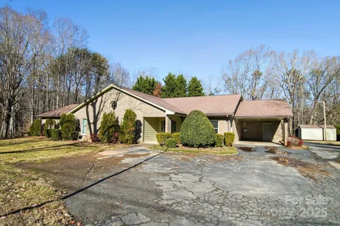 1015 Elizabeth Drive