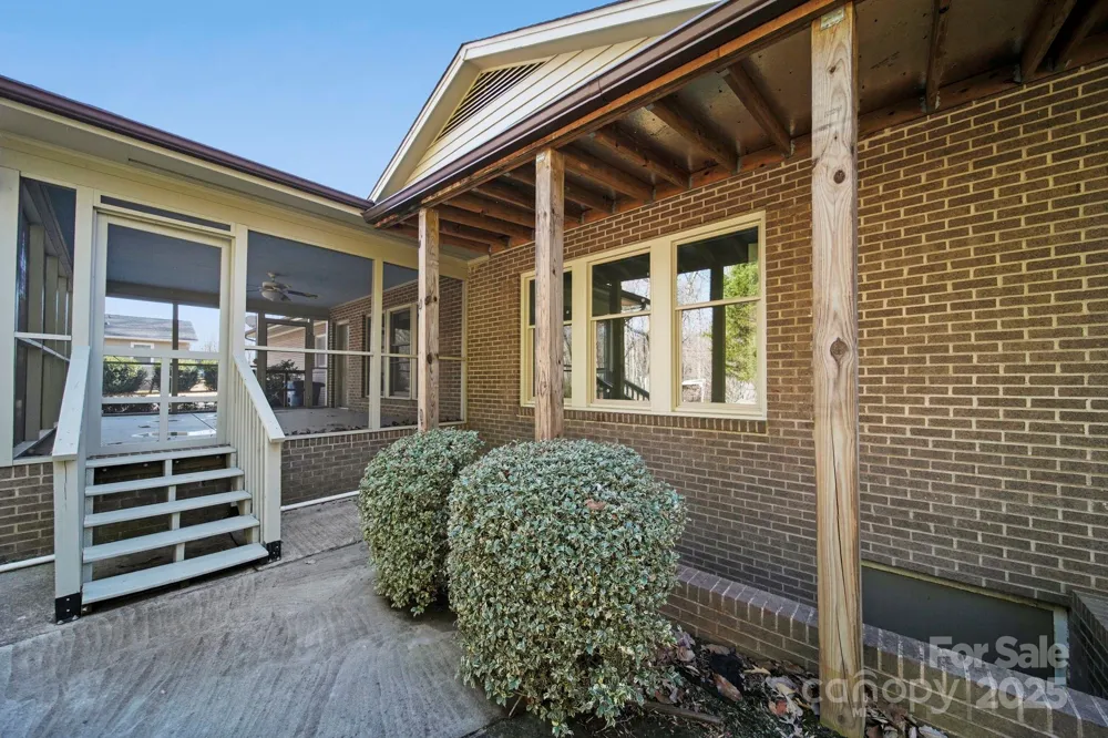 1015 Elizabeth Drive Dallas, NC 28034