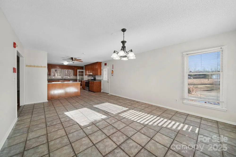 1015 Elizabeth Drive Dallas, NC 28034