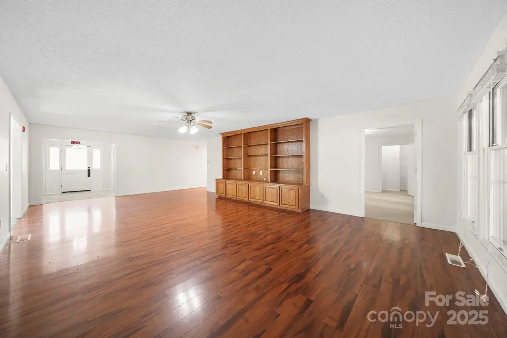1015 Elizabeth Drive Dallas, NC 28034