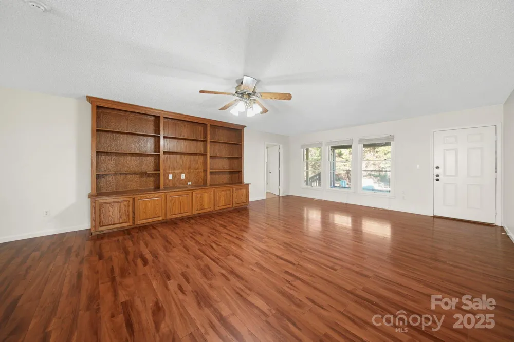 1015 Elizabeth Drive Dallas, NC 28034