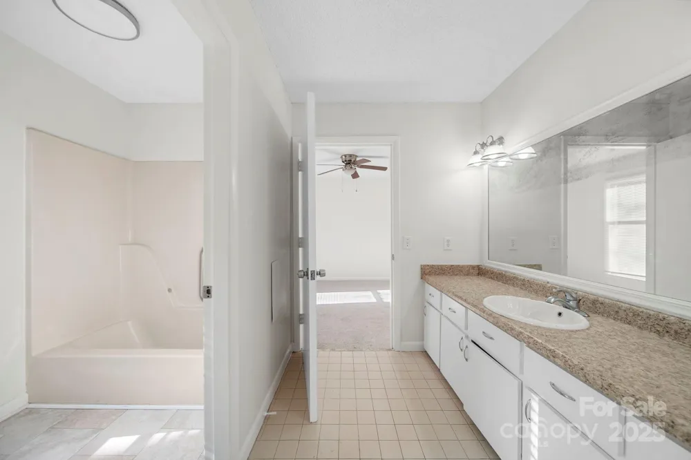 1015 Elizabeth Drive Dallas, NC 28034