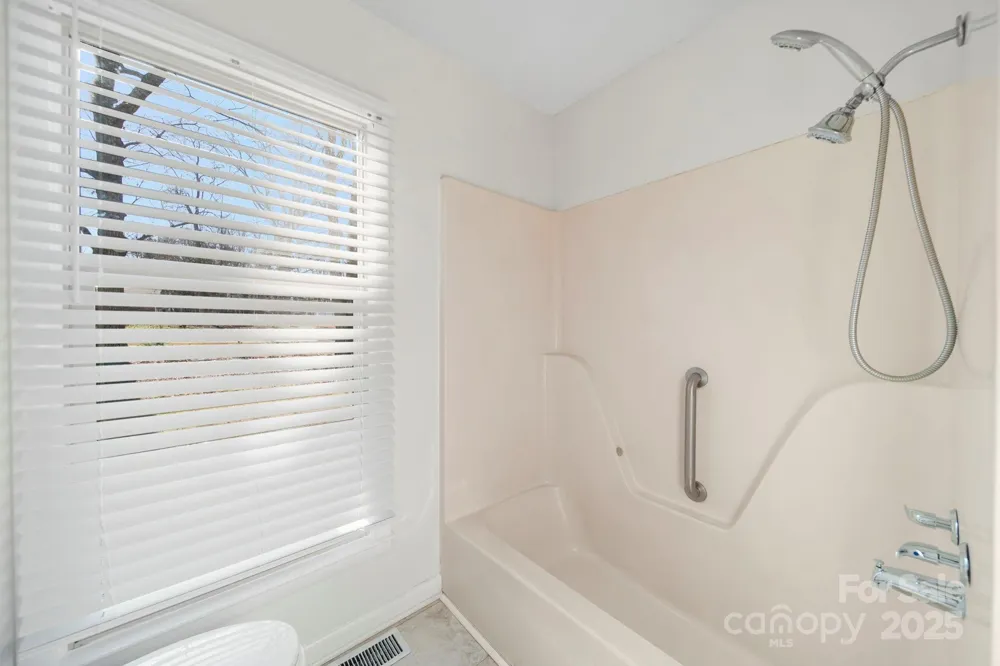 1015 Elizabeth Drive Dallas, NC 28034