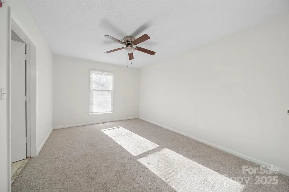 1015 Elizabeth Drive Dallas, NC 28034