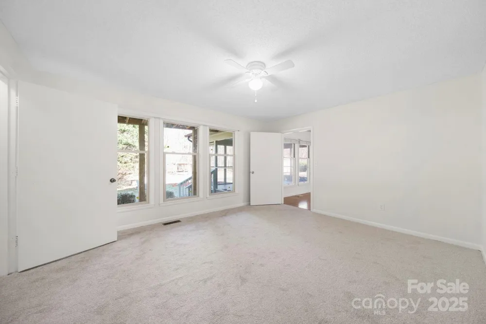 1015 Elizabeth Drive Dallas, NC 28034