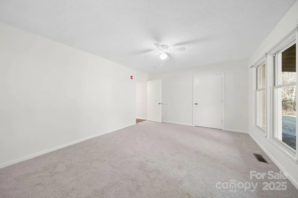 1015 Elizabeth Drive Dallas, NC 28034