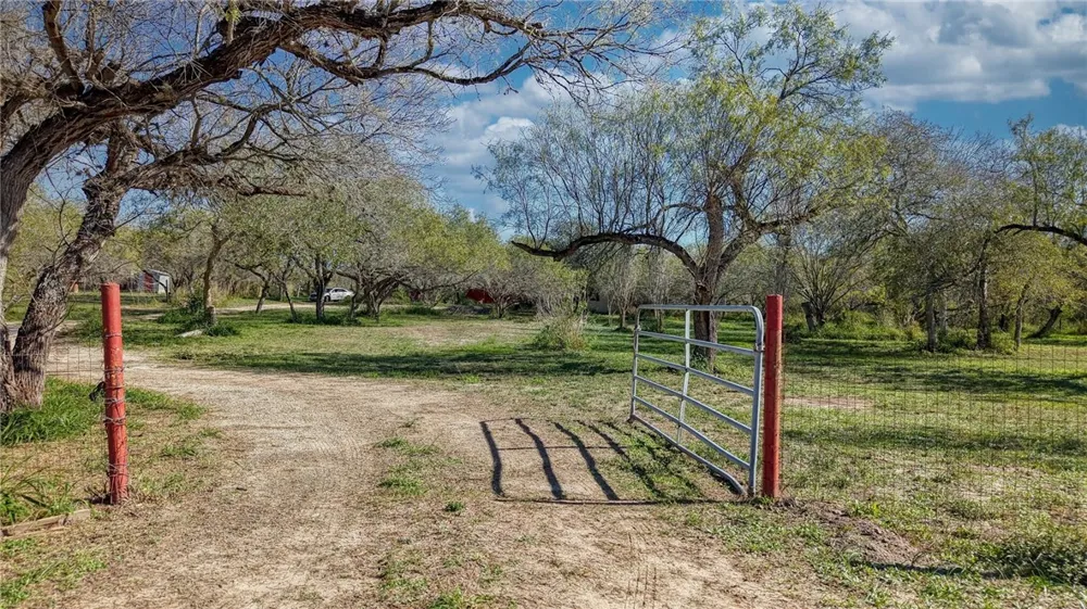 5730 Mockingbird Mathis, TX 78368