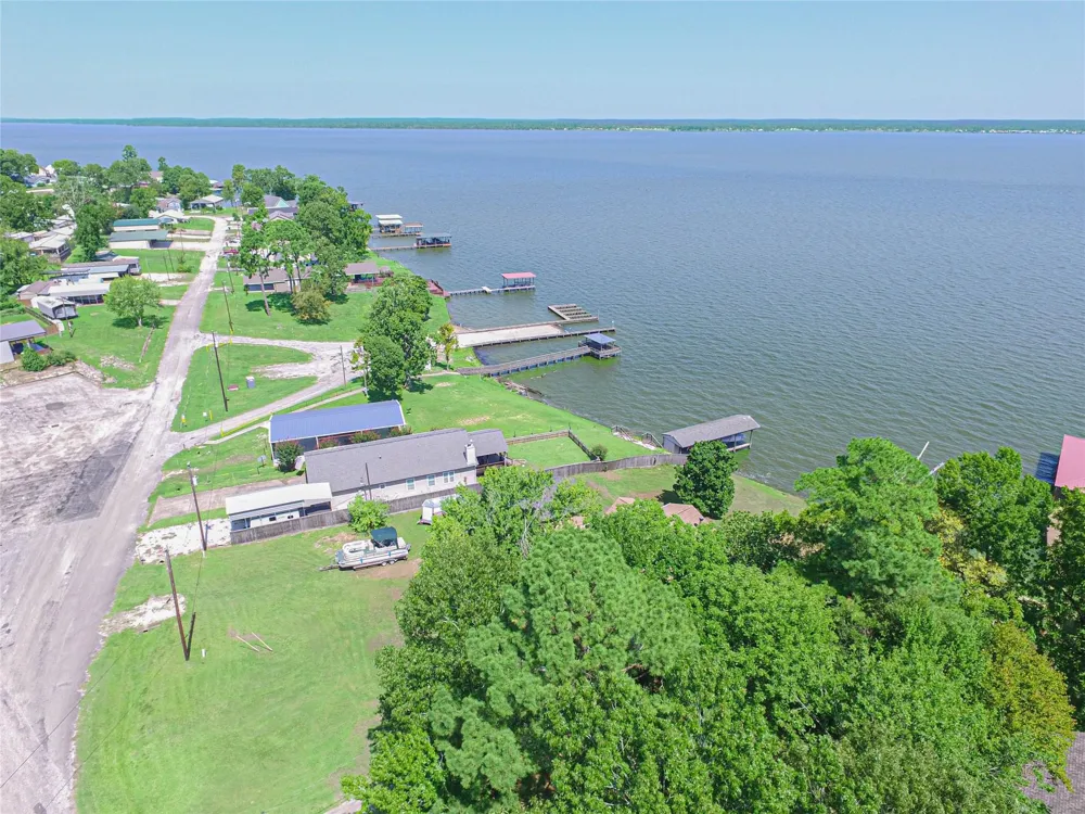 140 Lagoon Ct Point Blank, TX 77364