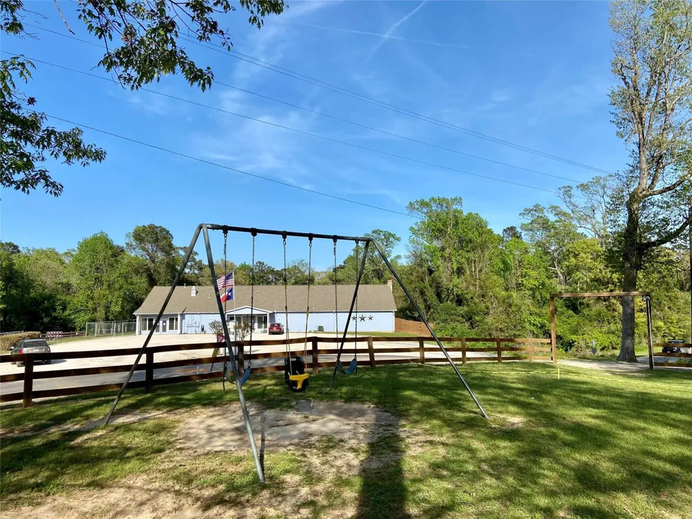 140 Lagoon Ct Point Blank, TX 77364