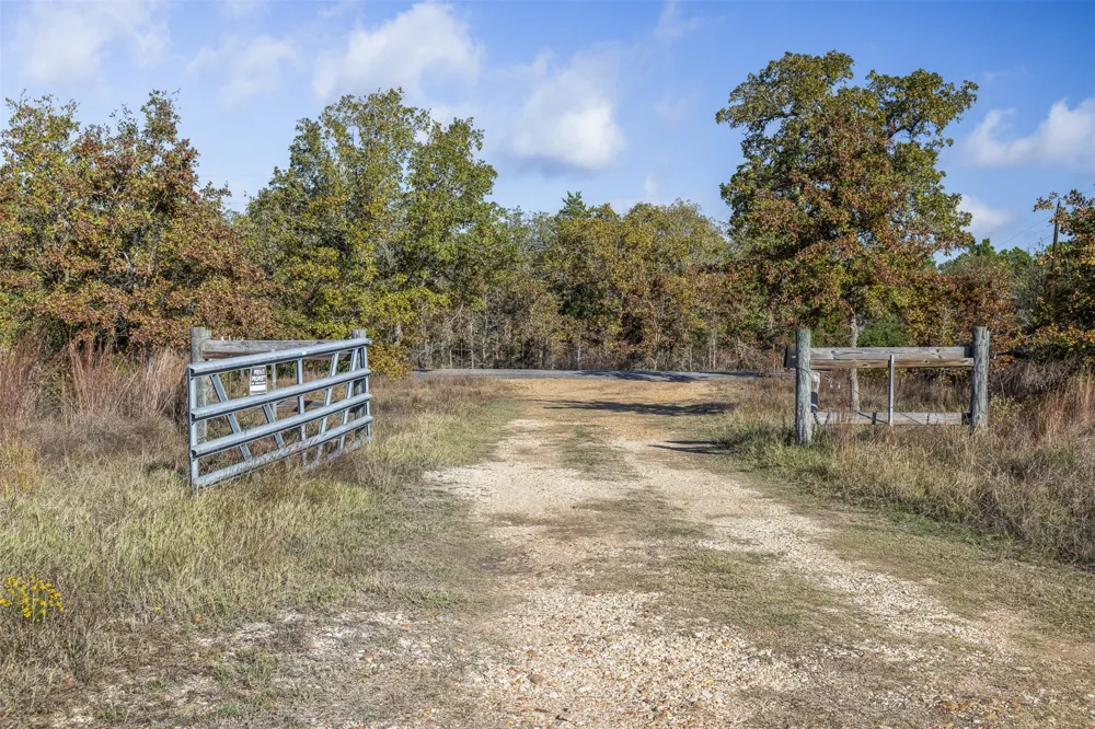 1759 Gotier Trace Road Paige, TX 78659