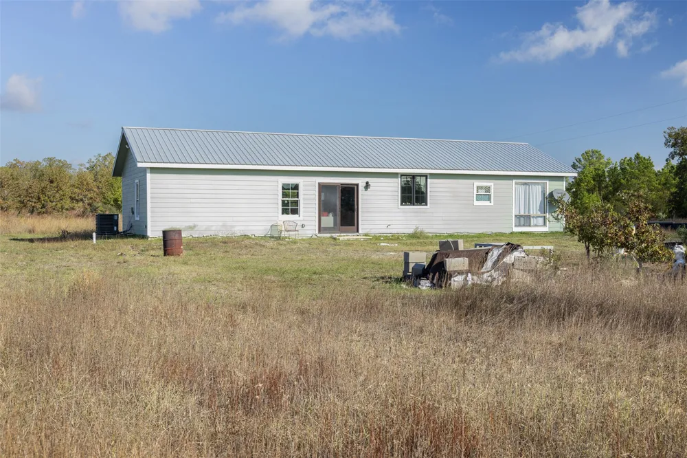 1759 Gotier Trace Road Paige, TX 78659