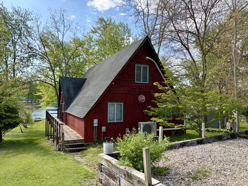 45601 Peninsula Drive E Grand Junction, MI 49056