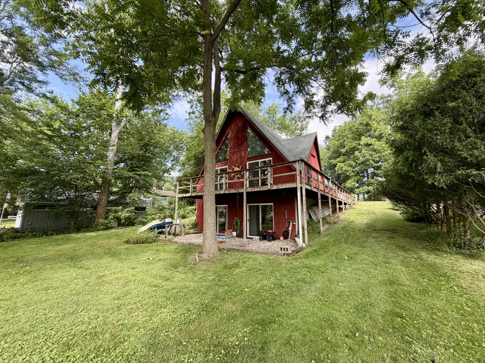 45601 Peninsula Drive E Grand Junction, MI 49056