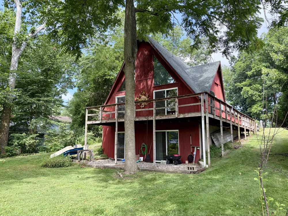 45601 Peninsula Drive E Grand Junction, MI 49056