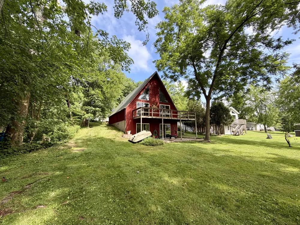 45601 Peninsula Drive E Grand Junction, MI 49056