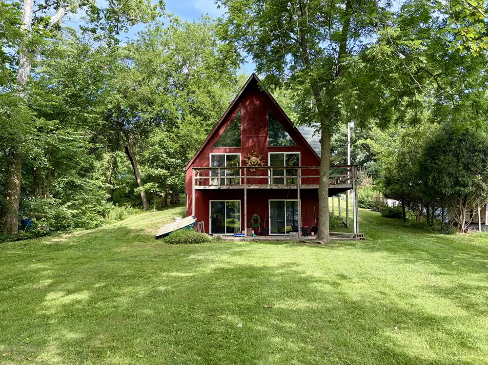 45601 Peninsula Drive E Grand Junction, MI 49056