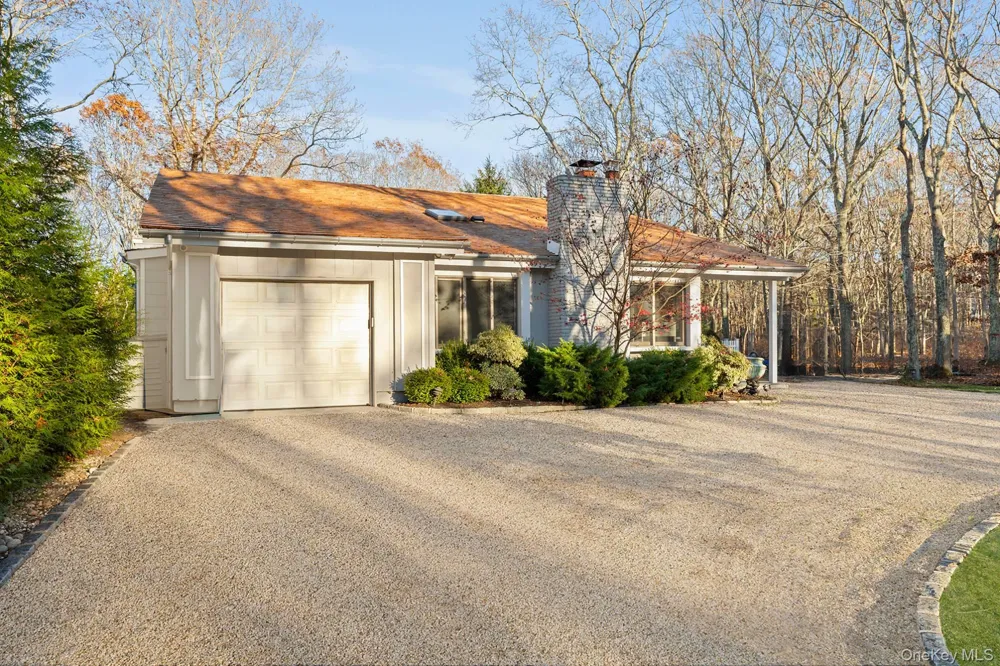 1824 Majors Path Southampton, NY 11968