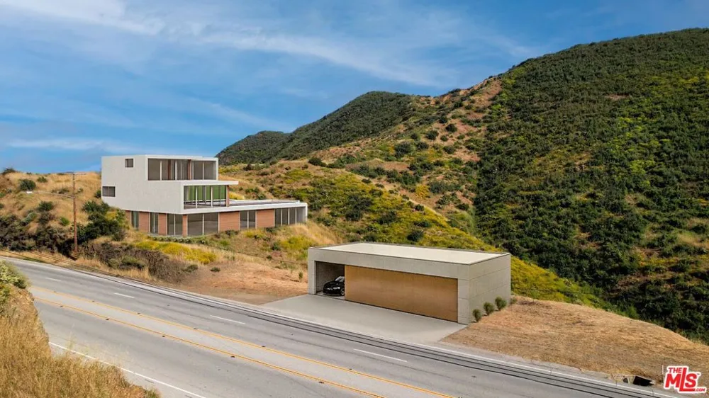 Kanan Road Agoura, CA 91301