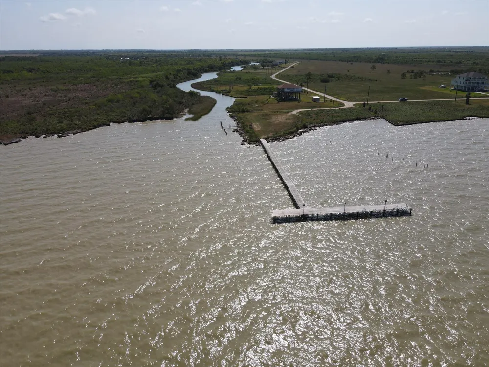 87 Bayou Avenue Smith Point, TX 77514
