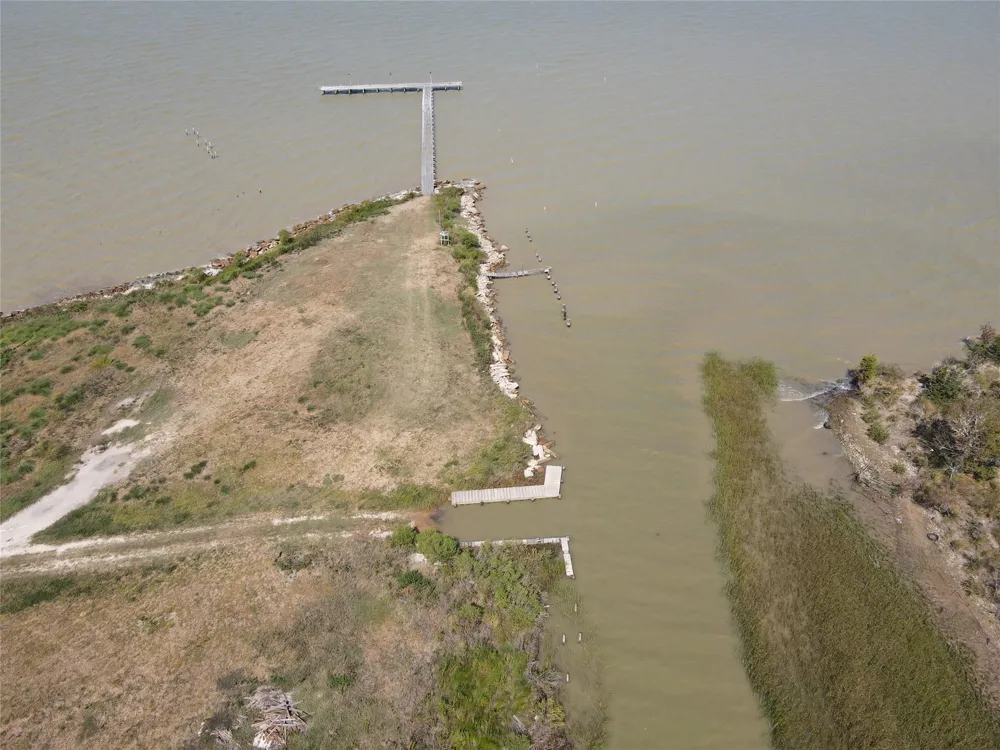87 Bayou Avenue Smith Point, TX 77514