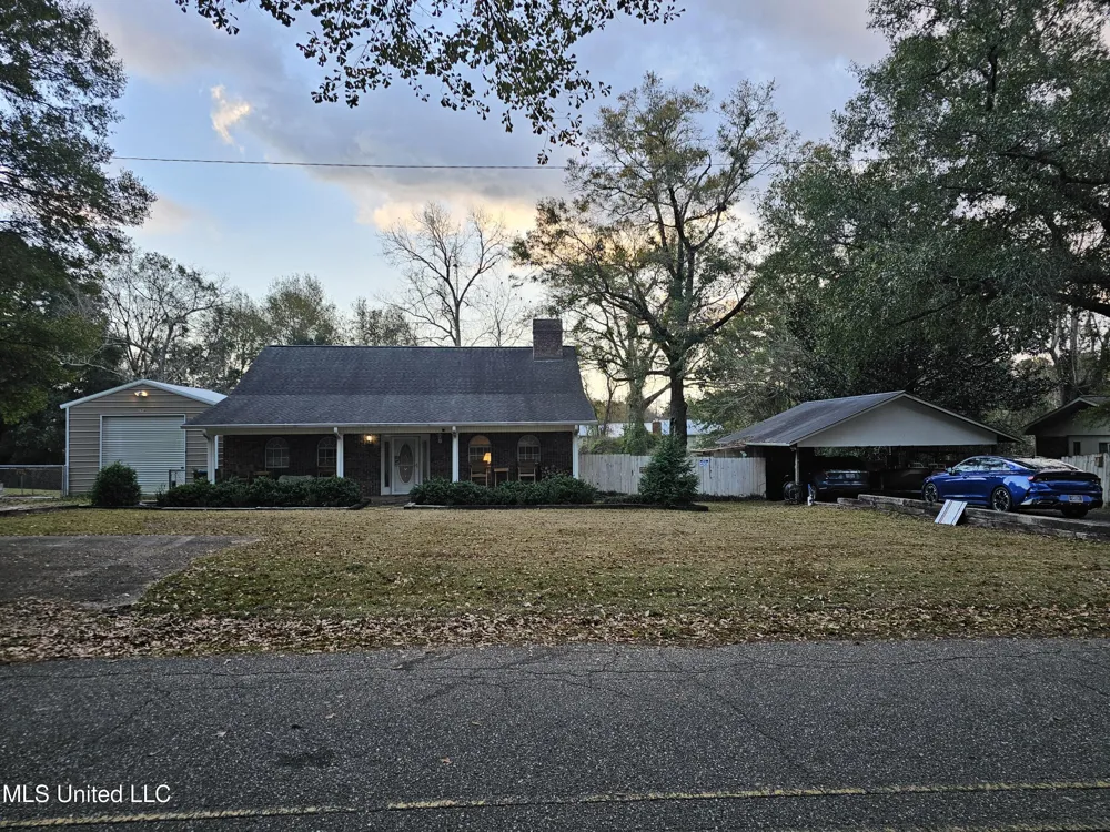 1738 Walton Avenue Wiggins, MS 39577