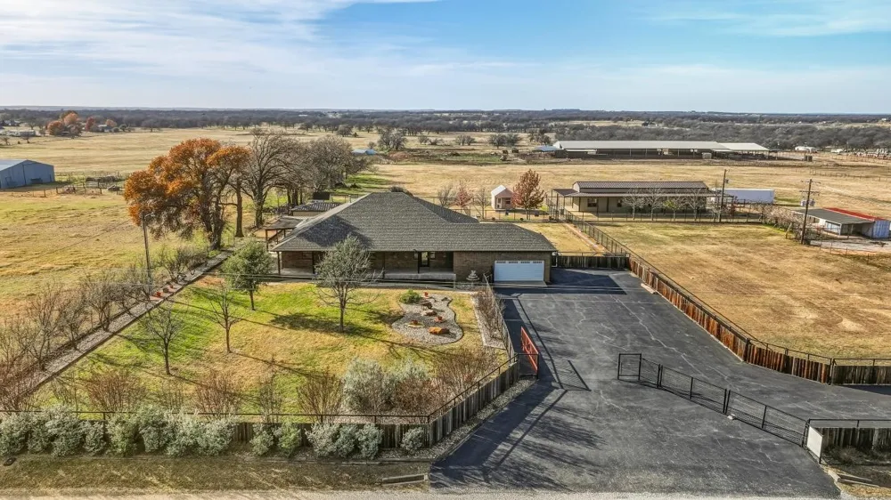 904 County Road 3341 Paradise, TX 76073