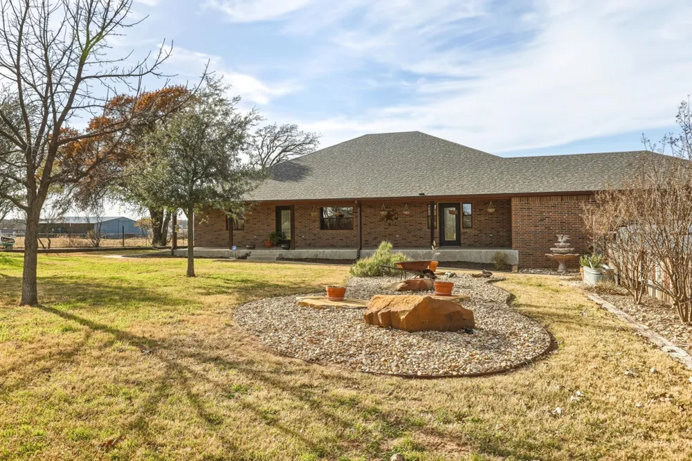 904 County Road 3341 Paradise, TX 76073