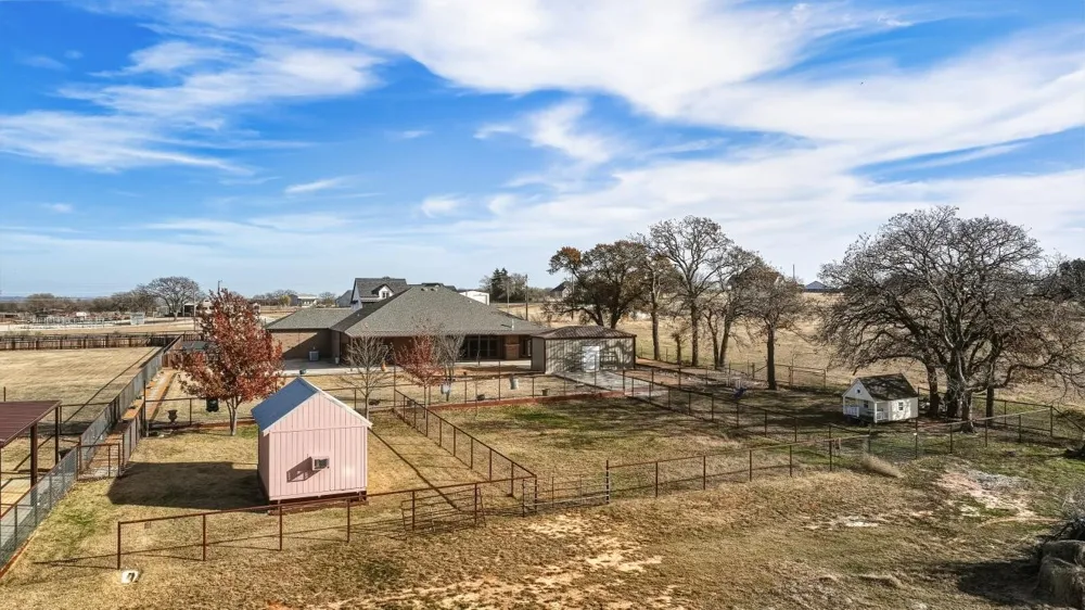 904 County Road 3341 Paradise, TX 76073