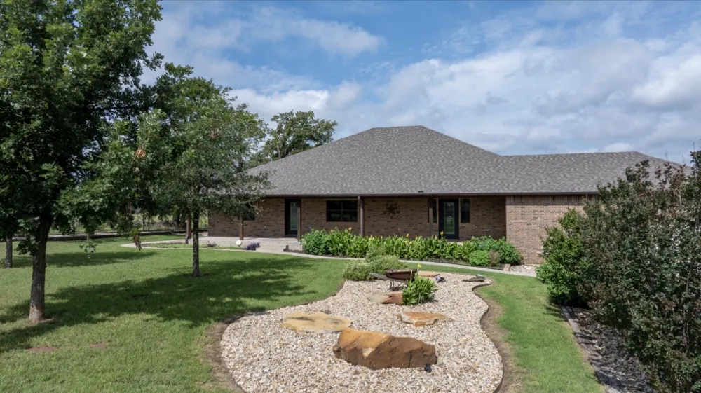904 County Road 3341 Paradise, TX 76073