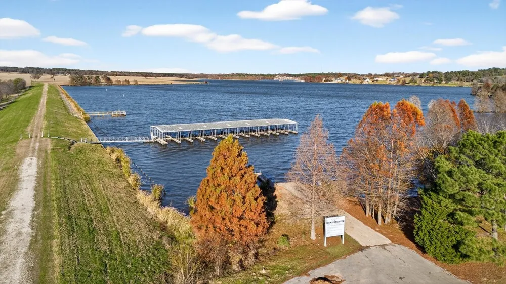 6105 Overlook Point Athens, TX 75752