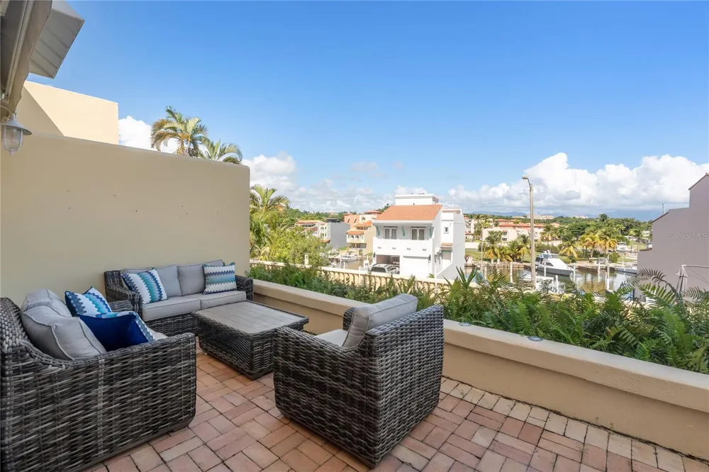 115 HARBOUR DRIVE #8 Humacao, PR 00791
