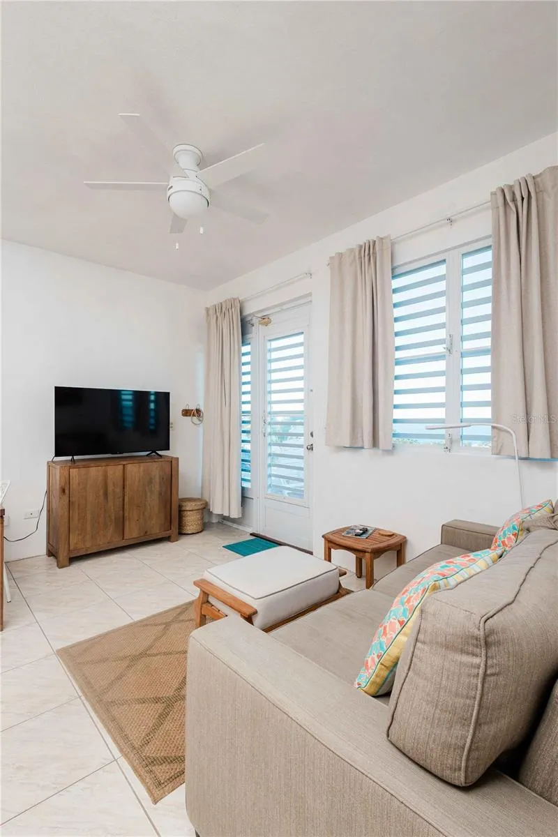 17 LA ROCA Vieques, PR 00765
