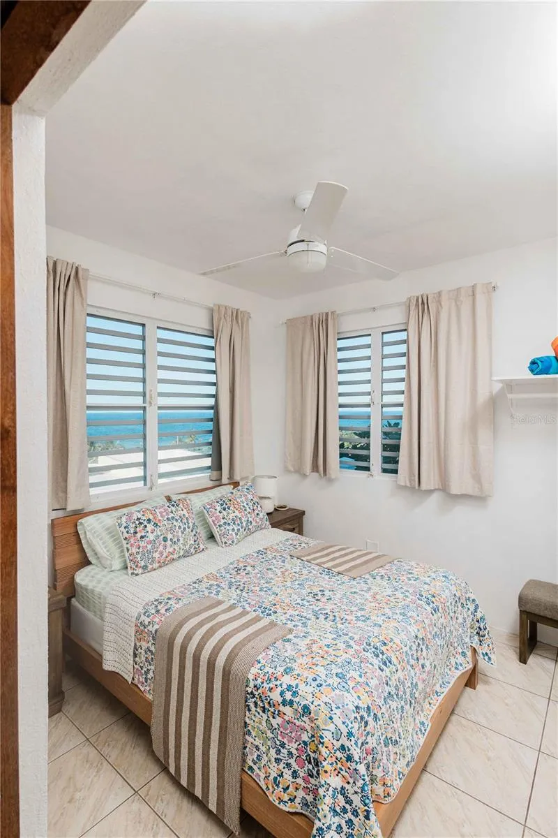 17 LA ROCA Vieques, PR 00765
