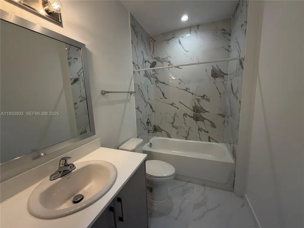 2308 E 4th ave #208 Hialeah, FL 33013